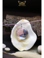 Collier Jardin Secret Suspendu - Pendentif en verre 25 mm avec sa fleur séchée teintée rose et son papillon bleu