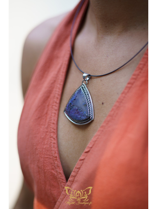 Collection Ranggawijaya - Pendentif en agate mousse colorée d'Indonésie - Forme trillion 12