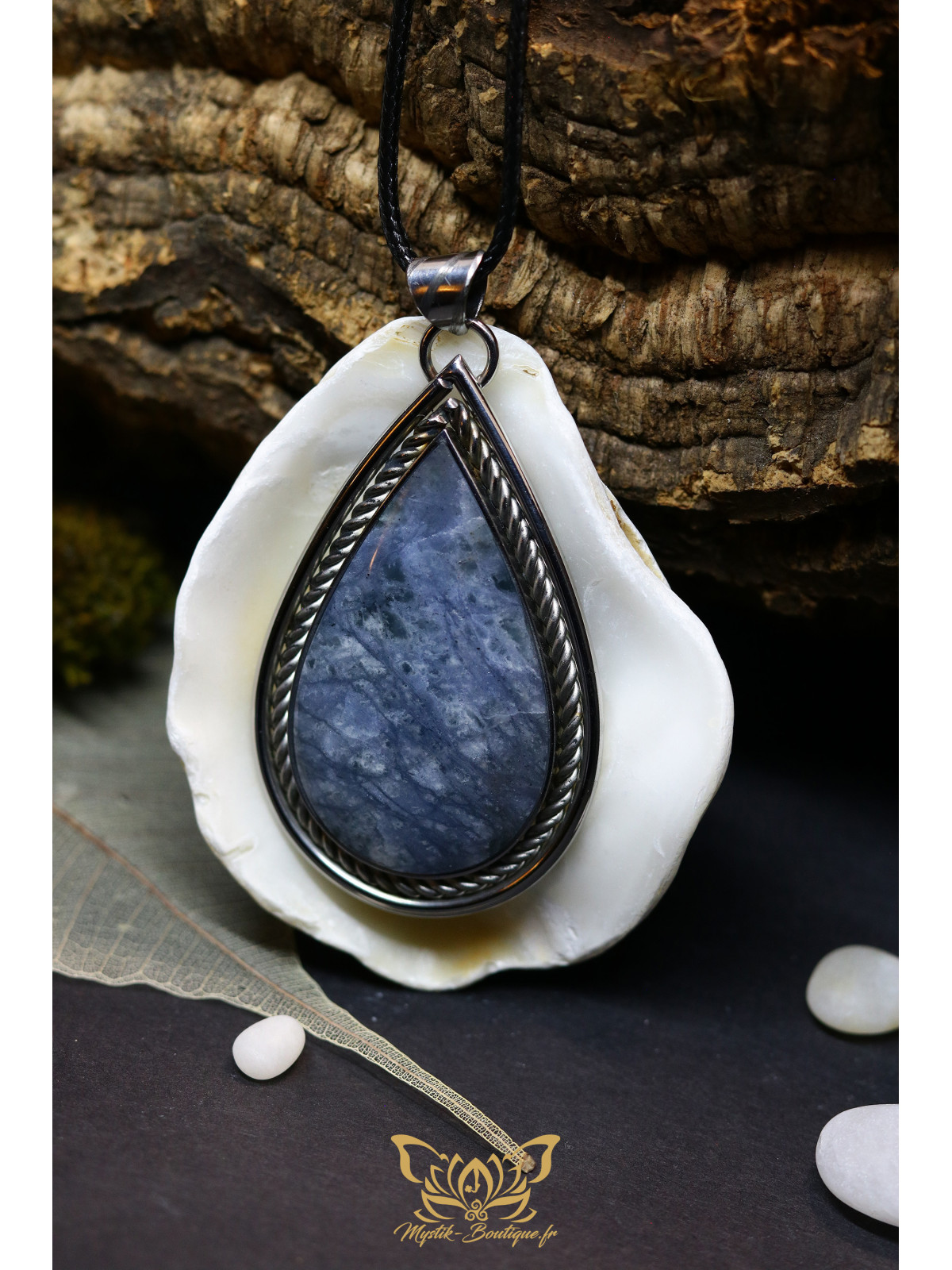Collection Ranggawijaya - Pendentif en sodalite d'Indonésie - Forme goutte 18