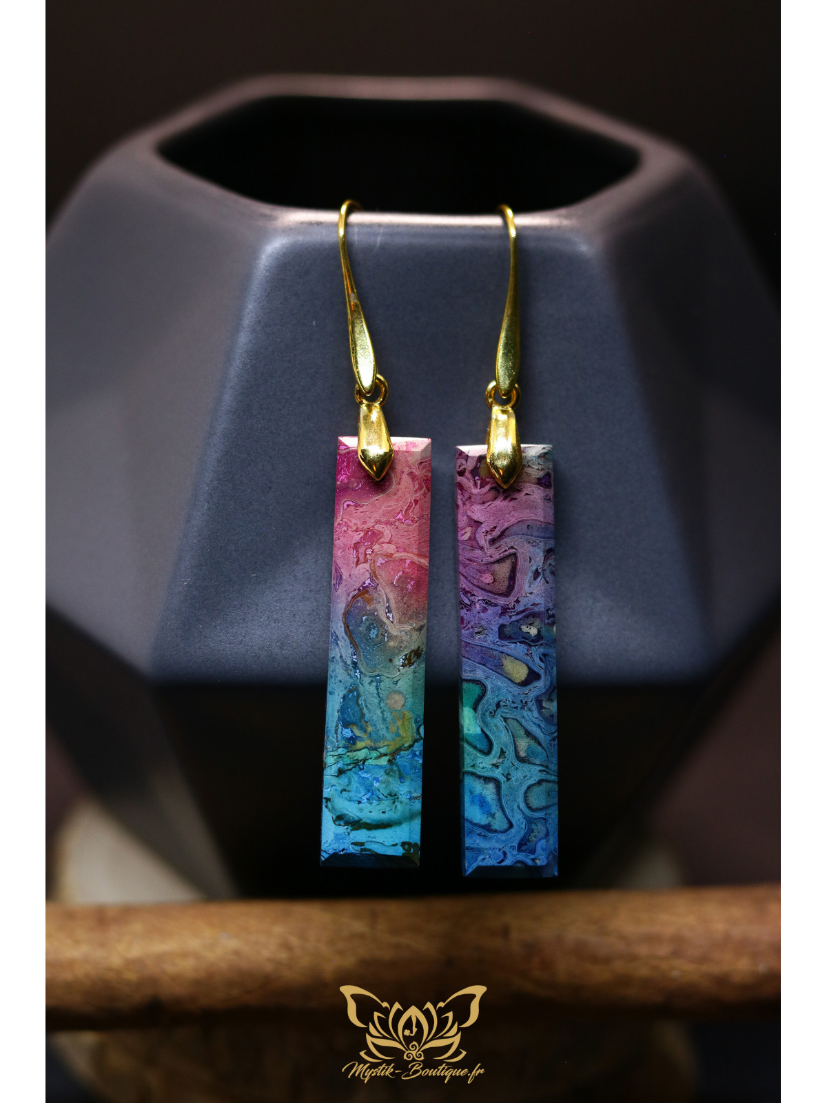 Boucles d'oreilles artisanales en racine de palmier fossilisée teintée - Accroches en laiton plaqué or 18K