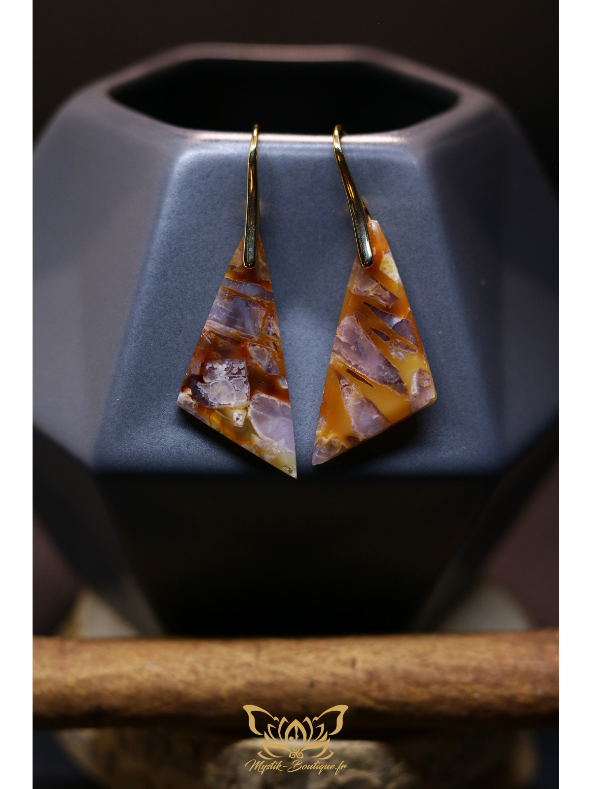 Boucles d'oreilles artisanales en agate violette - Accroches en laiton plaqué or 14K