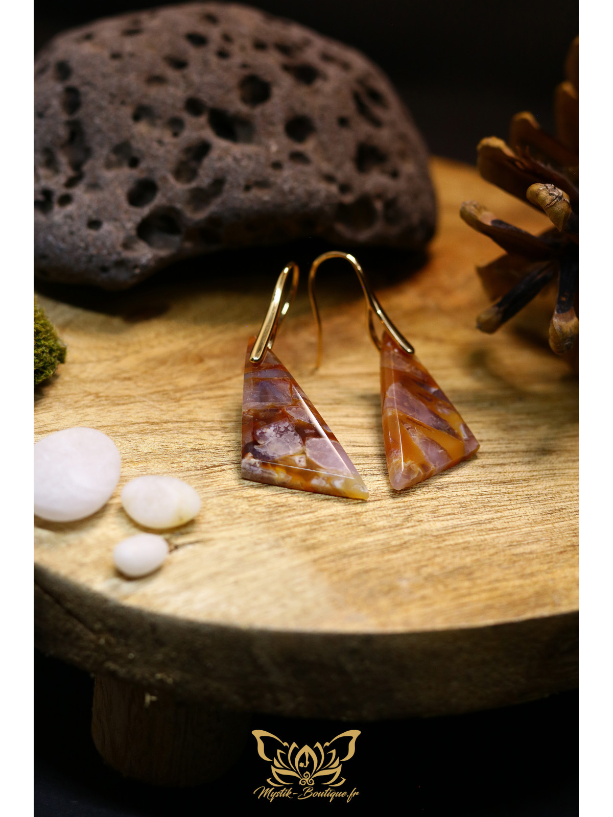 Boucles d'oreilles artisanales en agate violette - Accroches en laiton plaqué or 14K