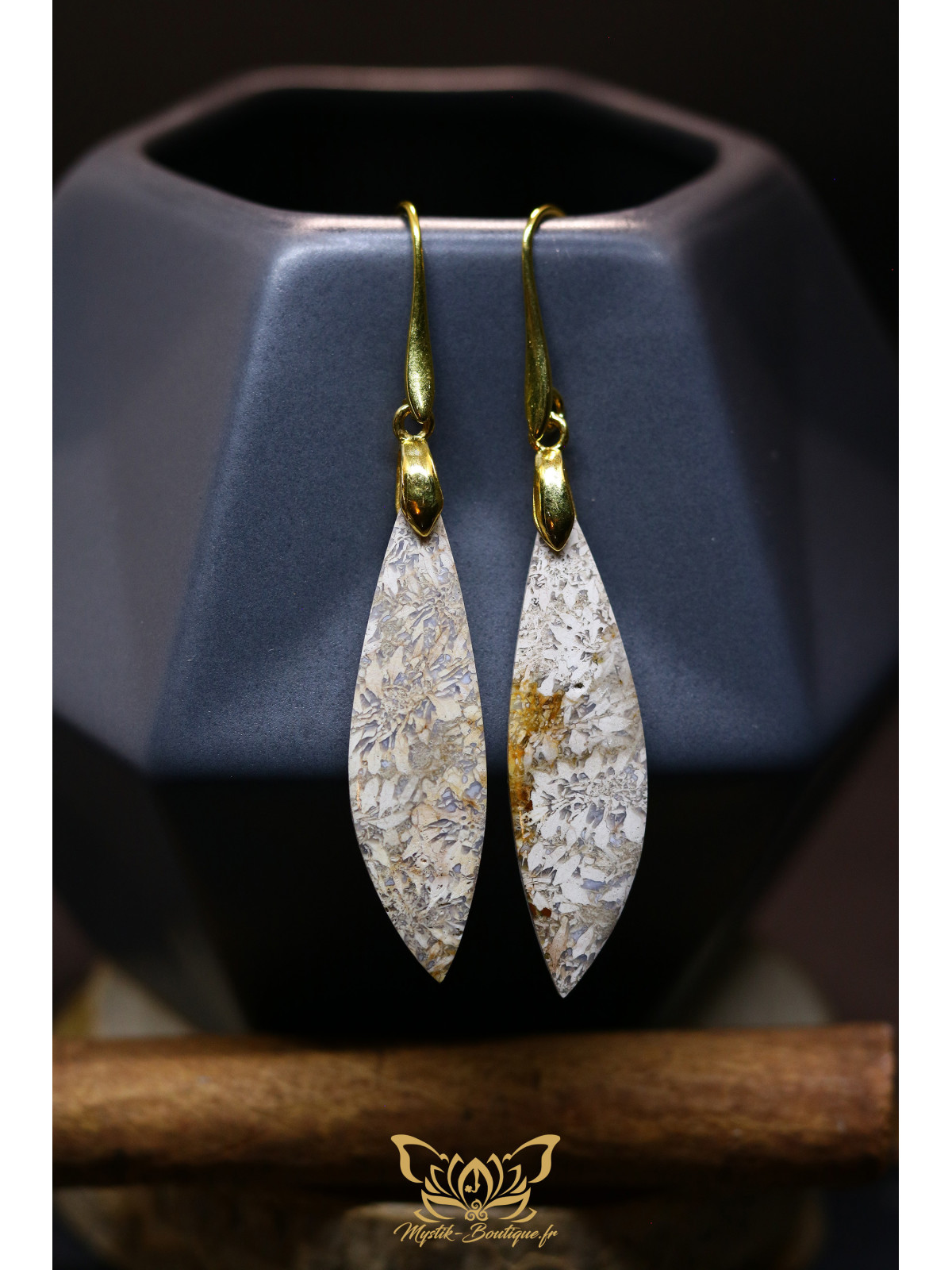 Boucles d'oreilles artisanales en corail fossilisé - Accroches en laiton plaqué or 18K