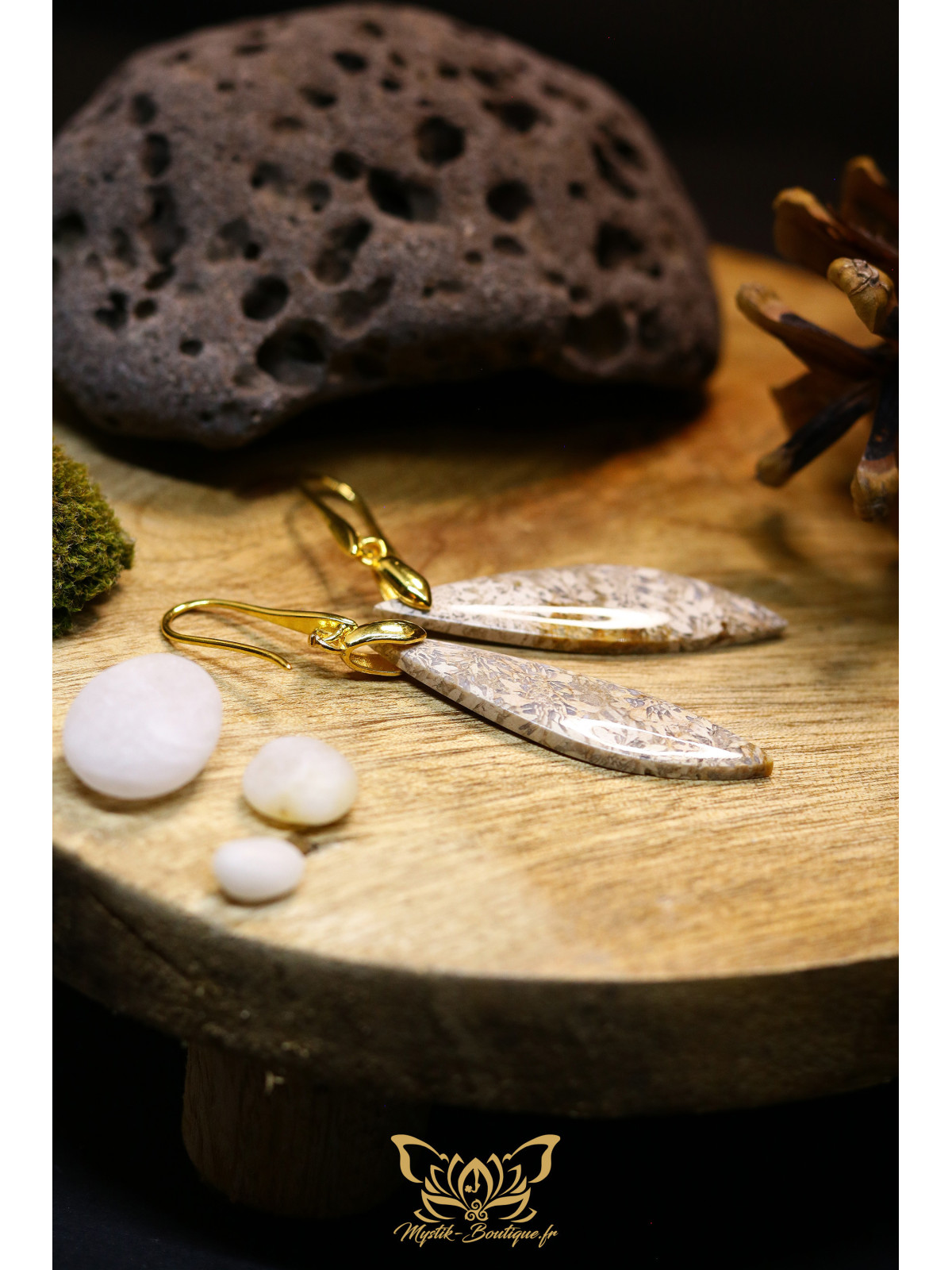 Boucles d'oreilles artisanales en corail fossilisé - Accroches en laiton plaqué or 18K