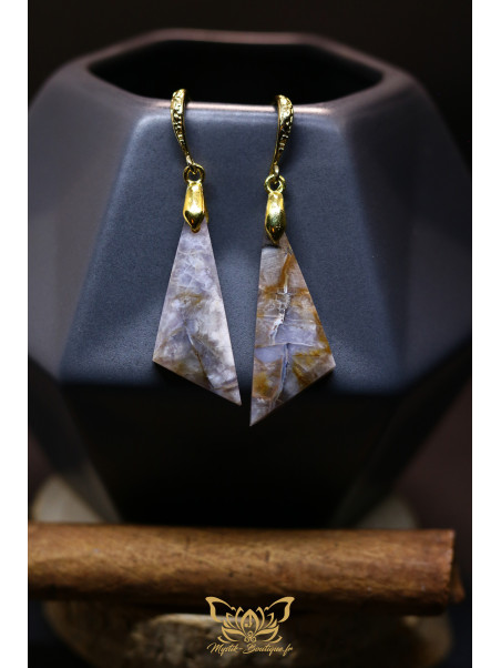 Boucles d'oreilles artisanales en agate violette - Accroches en laiton plaqué or 18k