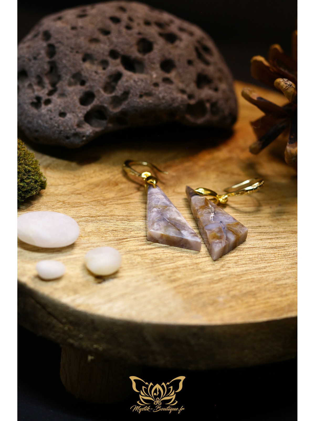 Boucles d'oreilles artisanales en agate violette - Accroches en laiton plaqué or 18k