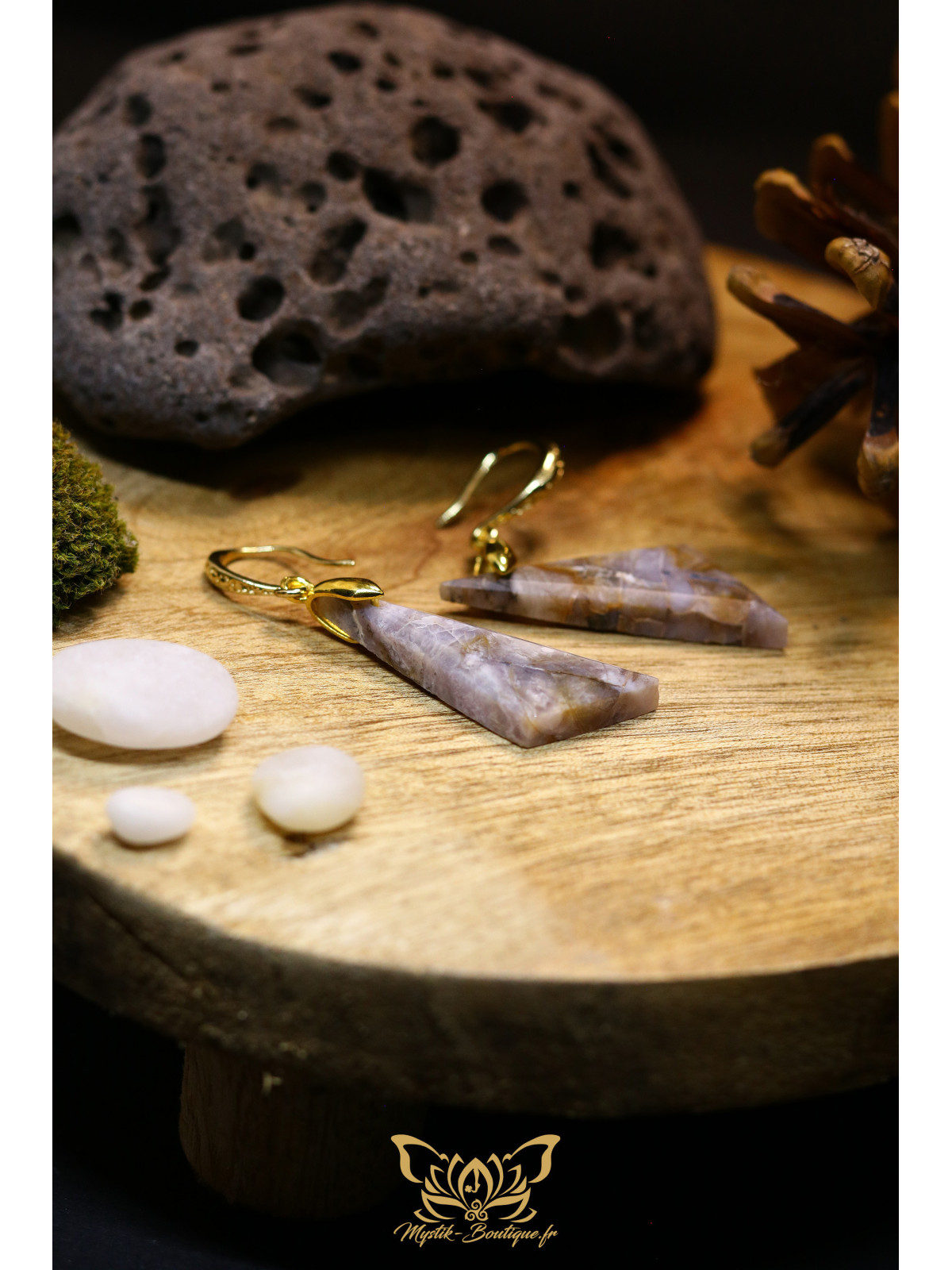 Boucles d'oreilles artisanales en agate violette - Accroches en laiton plaqué or 18k