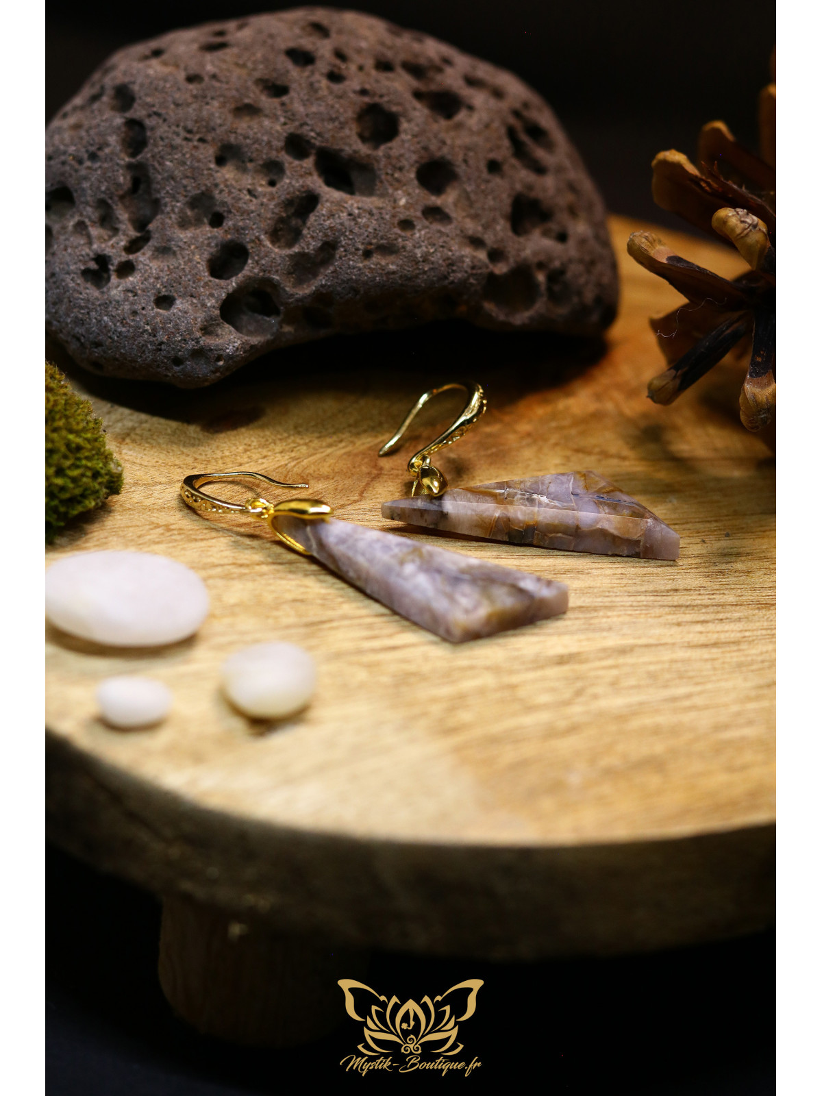 Boucles d'oreilles artisanales en agate violette - Accroches en laiton plaqué or 18k