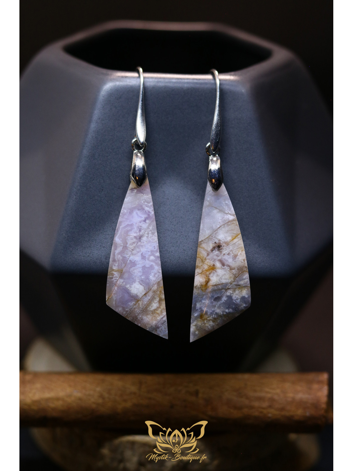 Boucles d'oreilles artisanales en agate violette - Accroches en laiton plaqué platine