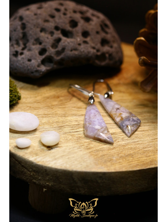 Boucles d'oreilles artisanales en agate violette - Accroches en laiton plaqué platine