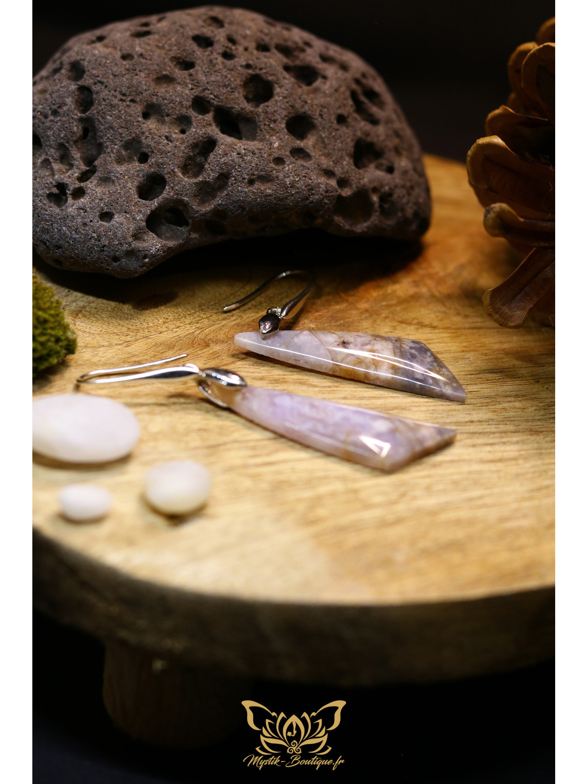 Boucles d'oreilles artisanales en agate violette - Accroches en laiton plaqué platine