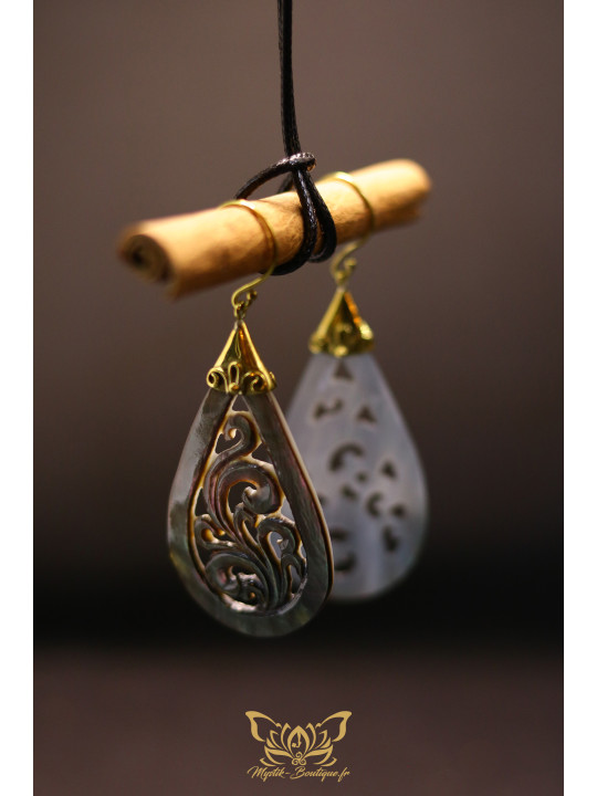 Boucles d'oreilles artisanales forme goutte sculptée en ormeau nacré brun - Accroches en laiton 03