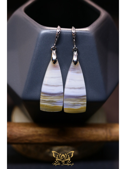 Boucles d'oreilles artisanales flammes en onyx vert rubané - Accroches en laiton plaqué platine
