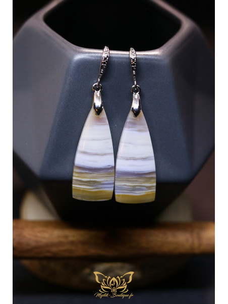 Boucles d'oreilles artisanales flammes en onyx vert rubané - Accroches en laiton plaqué platine