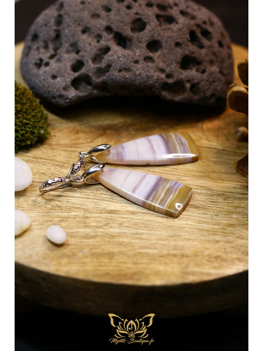 Boucles d'oreilles artisanales flammes en onyx vert rubané - Accroches en laiton plaqué platine