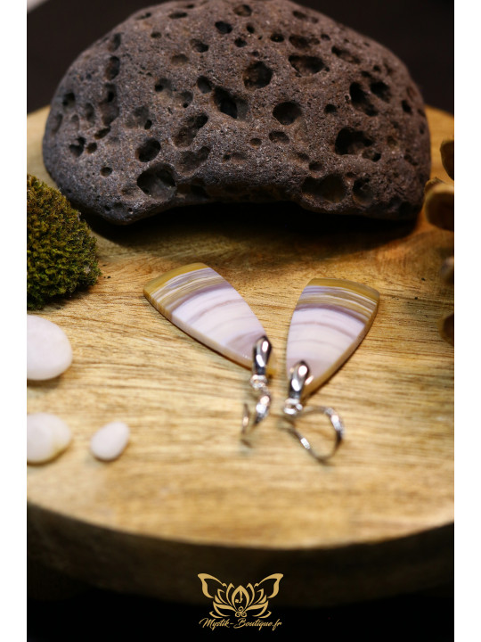 Boucles d'oreilles artisanales flammes en onyx vert rubané - Accroches en laiton plaqué platine