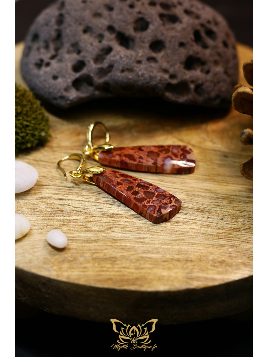 Boucles d'oreilles artisanales larmes en corail fossile rouge - Accroches en laiton plaqué or 18K