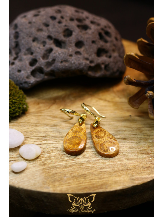 Boucles d'oreilles artisanales gouttes en corail fossile - Accroches en laiton plaqué or 18k