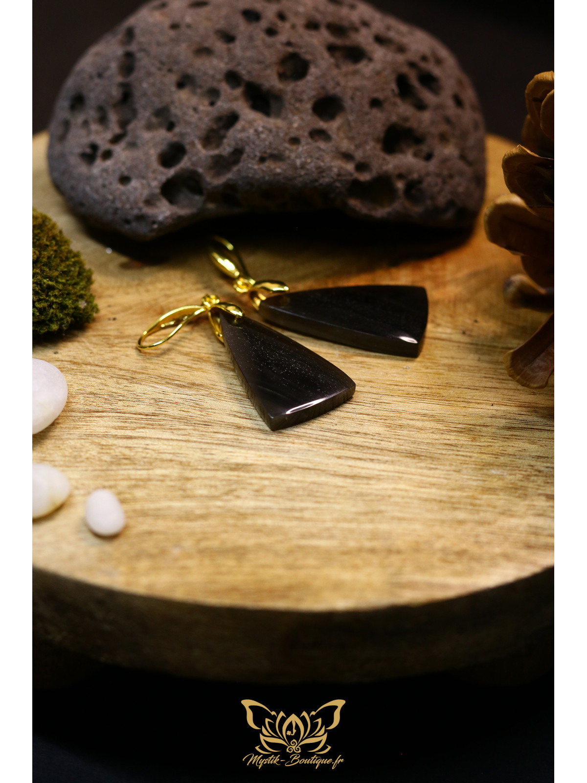 Boucles d'oreilles artisanales balances en obsidienne - Accroches en laiton plaqué or 18K