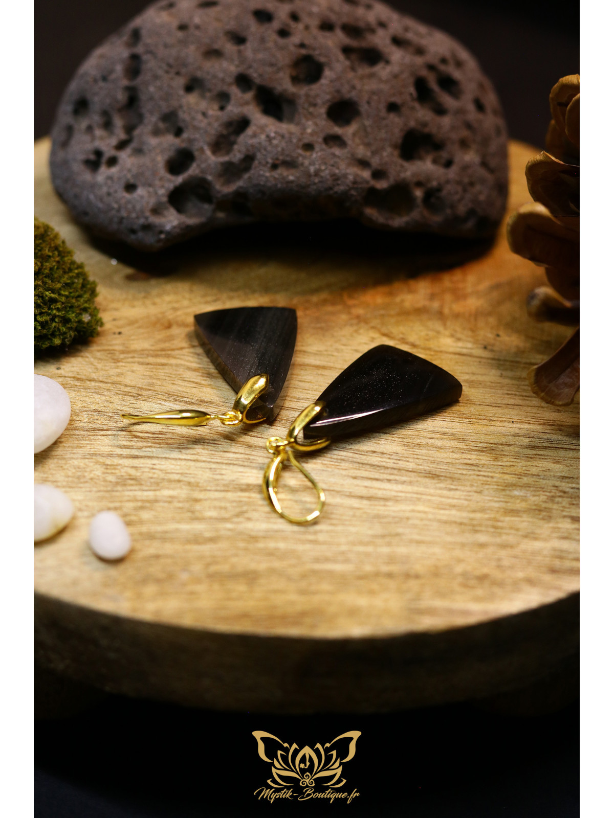 Boucles d'oreilles artisanales balances en obsidienne - Accroches en laiton plaqué or 18K