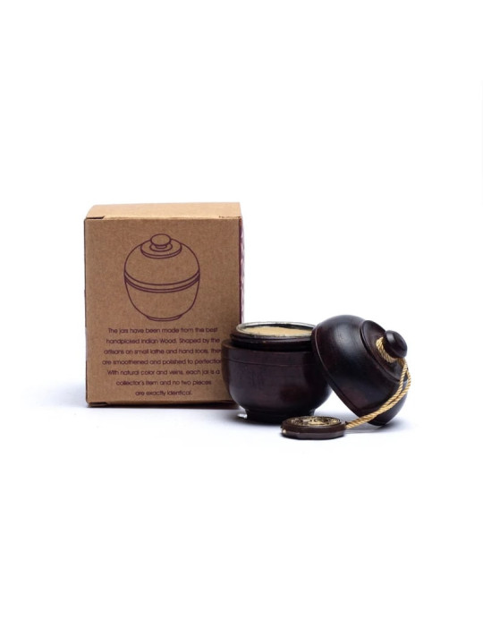 Crème parfumée Bois de Santal dans sa jolie boîte artisanale en bois de palissandre ouverte